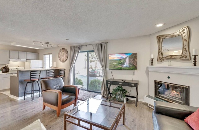 Coveted DTC Apartment! Free Parking & Fast WiFi!