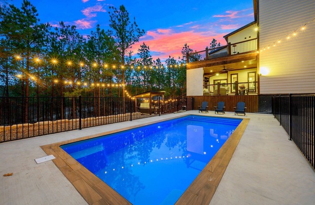 Cowabunga Cabin - Pool, Hot Tub, Play Park, Outdoor Kitchen, Shuffleboard
