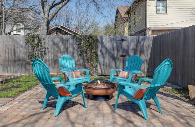 Cowboy Chic bungalow with 2 bedrooms in Fort Worth's Cultural District