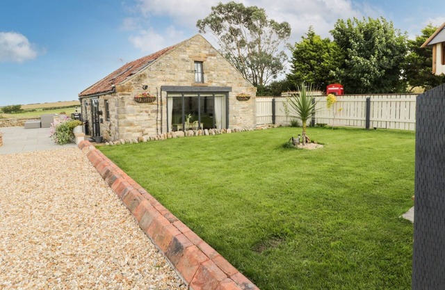 COWSHED, pet friendly, character holiday cottage in Flyingthorpe