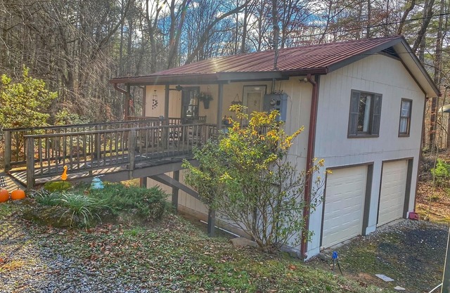 Cox Lake Cottage In Mountain City Georgia