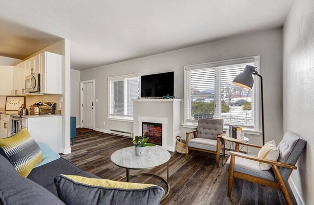 Coyote Condo! Pet Friendly with Sweeping Views!