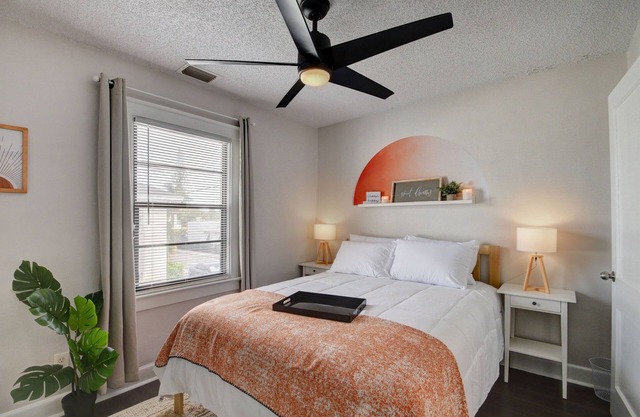 ♥Cozy 1-bd oasis | 5★ Location, ♛Queen Bed, Sleep 4