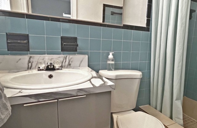 Cozy 1 bed for 4 Guests, AC, WiFi , Parking, Airport Cruise in Fort Lauderdale
