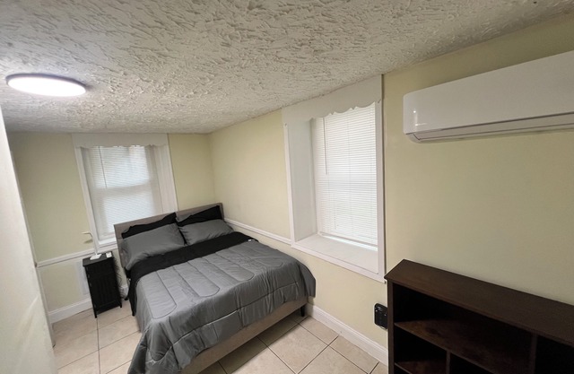 Cozy 1-bedroom apartment with WiFi, AC in welcoming North Bergen