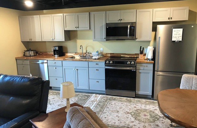 Cozy 1-bedroom apartment in adorable Devils Lake