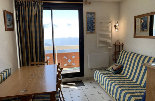 Cozy 1-Bedroom Apartment for 5 with South-Facing Balcony in L'Alpe d'Huez