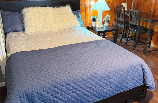 Cozy 1-bedroom apartment in enjoyable Elmont with AC, WiFi