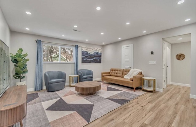 Cozy 1-bedroom apartment in Murray, UT, perfect for a relaxing getaway.