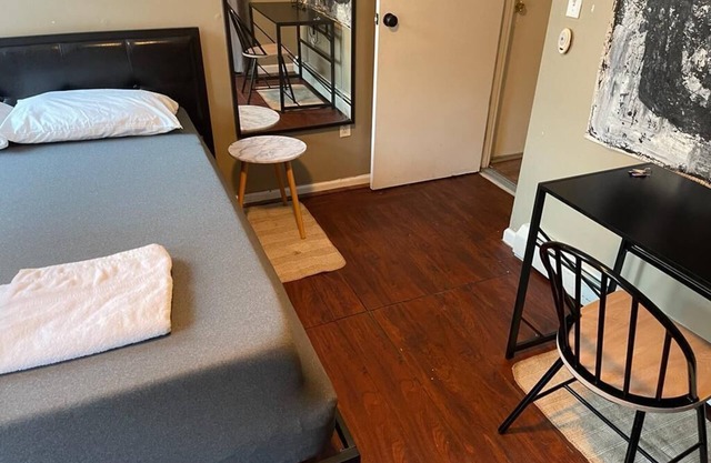 Cozy 1-bedroom, Centrally Located Next Door to Subway/Metro