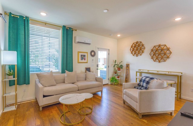 Cozy 1-bedroom condo in Historic St. Elmo Chattanooga with Mountain Views