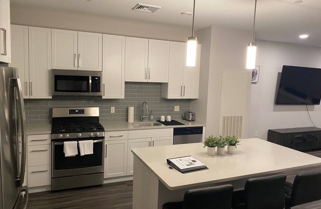Cozy 1-bedroom Condo in Downtown Reading, MA