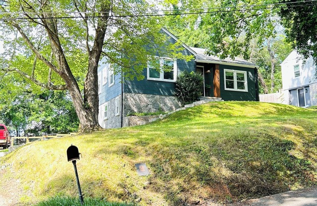 Cozy 1-bedroom duplex in charming Chattanooga with WiFi, AC