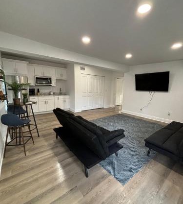 Cozy 1 Bedroom Duplex In Central Tampa