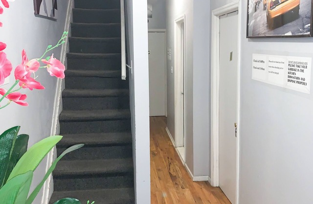 Cozy 1-bedroom hotel with AC and WiFi in delightful Brooklyn