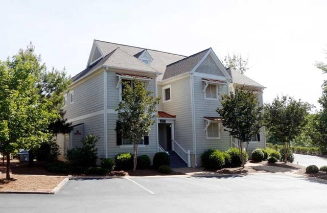 Cozy 1-bedroom resort w/WiFi. AC in fantastic Williamsburg, Fitness area& pools