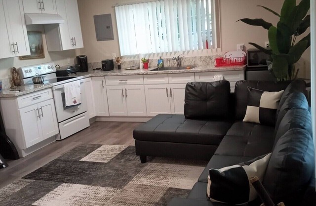 Cozy 1-bedroom Shared Apartment- Rent the Room