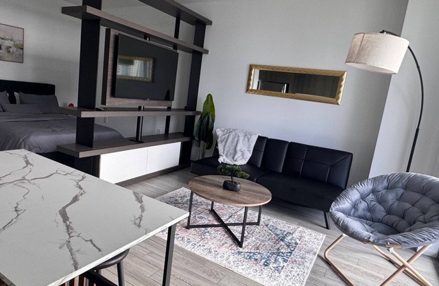 Cozy 1-bedroom studio apartment in fabulous Miami with roof top pool