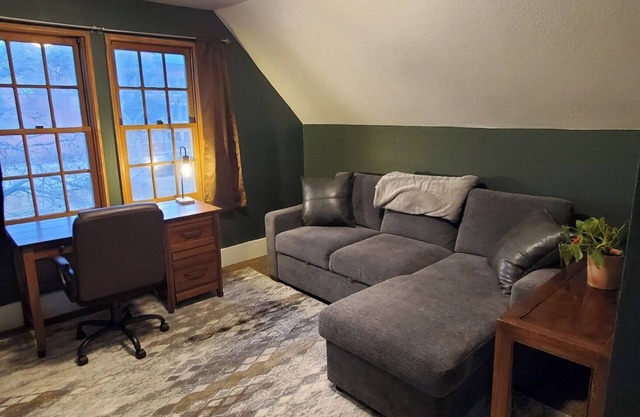 Cozy 1-Bedroom Townhouse Downtown Colorado Springs