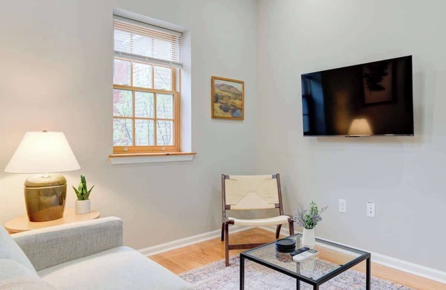 Cozy 1BD With Balcony