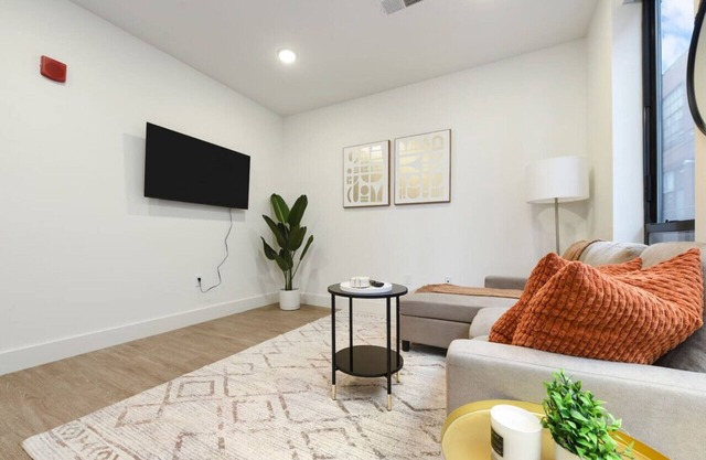 Cozy 1BR/1BA + Gym Near UPMC & Carnegie Mellon