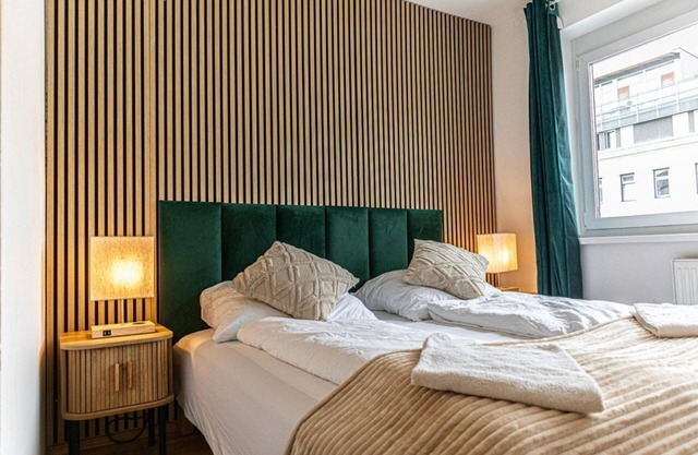 Cozy 1BR+1LV Apt. Steps Away from Reumannplatz U1