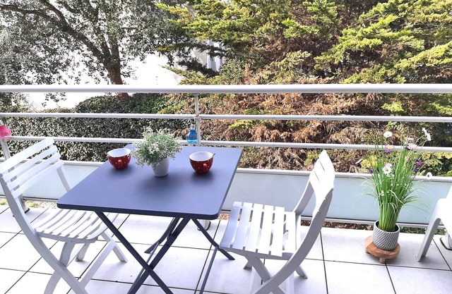 Cozy 1BR Apartment Near Center with Parking, Balcony, and Full Kitchen in Capbreton