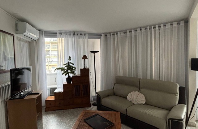 "Cozy 1BR Apt Near Thermal Baths & Thau Lagoon - Pet-Friendly, WiFi, A/C"