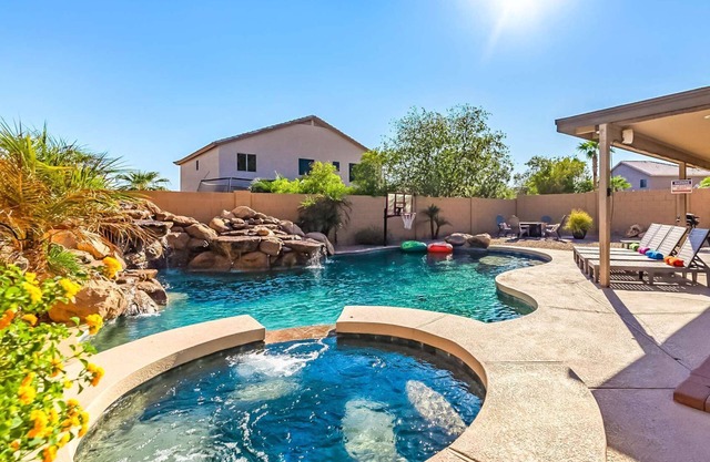 Cozy 1BR Guest Suite with Pool Near Westgate