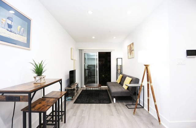 Cozy 1BR in Trendy D.C. Area | Stunning Views