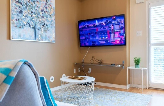 Cozy 1BR Townhome Apartment
