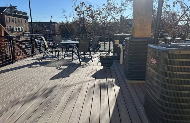 Cozy 2-3 Bedroom Apt in Center City