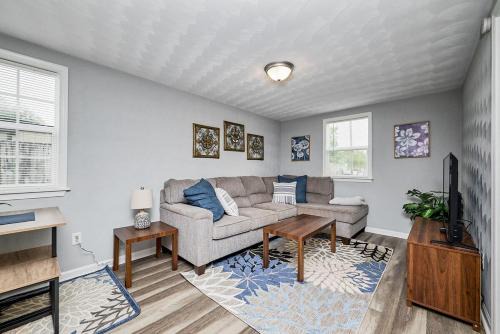 Cozy 2 Bdrm Cottage King bed