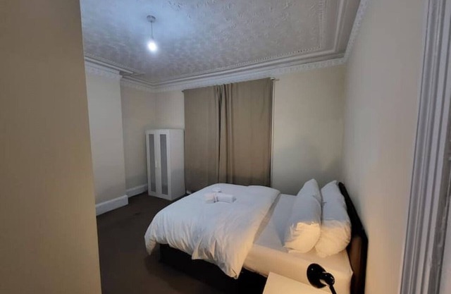 Cozy 2 Bedroom Flat | Both rooms are ensuite