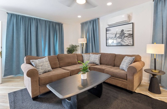 Cozy 2-Bed near Disneyland with Parking, AC, Wifi, Smart TV & Laundry