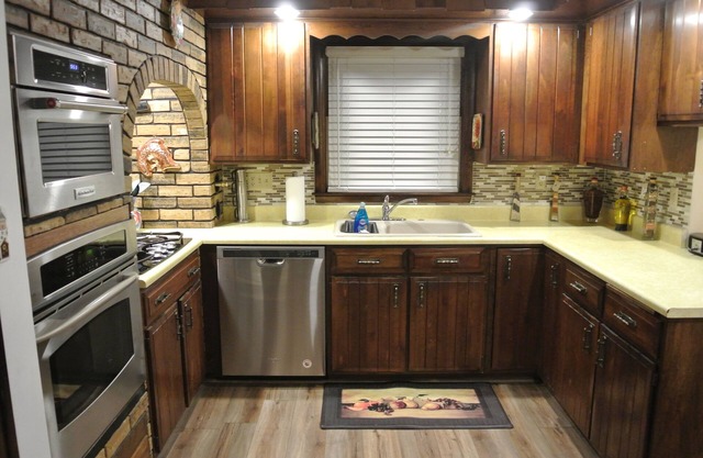 Cozy 2 Bedroom 1 Bath Rental House in Two Rivers, Close To Lake Michigan
