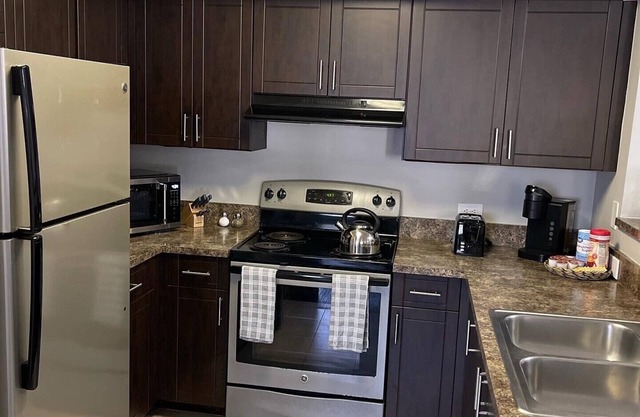 Cozy 2 bedroom 2 bath apt with pool & gym