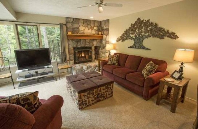 Cozy 2 Bedroom, 2 Bath Trout Creek Condo #107. Close to On-Site Heated Outdoor Pool, Pickleball.