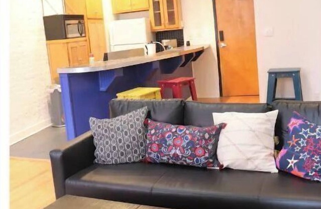 Cozy 2 bedroom (2B) rental unit with free parking