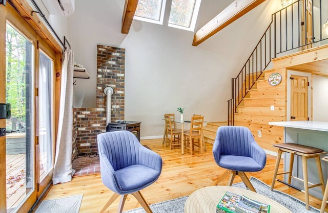 Cozy 2-bedroom A-Frame close to skiing, fishing & hiking!