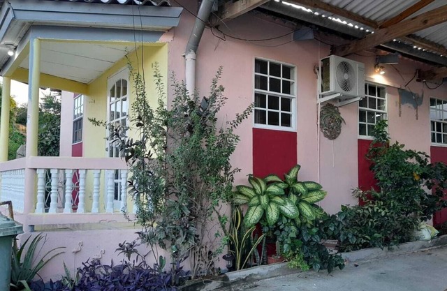 Cozy 2-bedroom apartment in wonderful Willemstead with WiFi, AC, fitness room