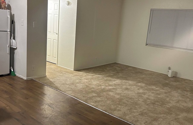 Cozy 2-bedroom apartment in cool Las Vegas with AC, WiFi