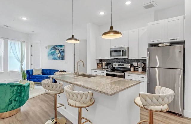 Cozy 2-bedroom apartment in the heart of Atlanta with AC, WiFi & public transpor
