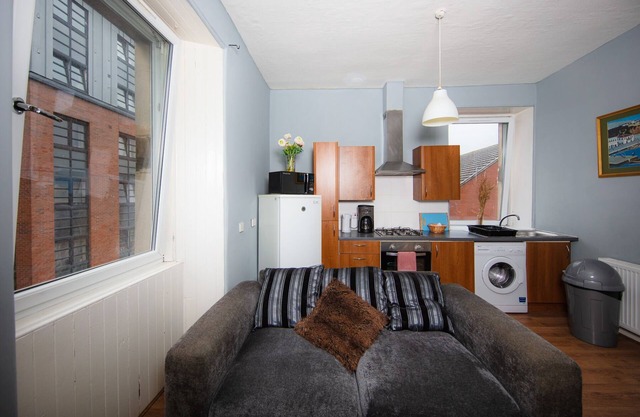 Cozy 2 bedroom apartment by the Water of Leith