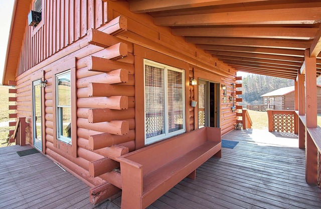 Cozy 2-bedroom cabin in charming Statts Mills with AC