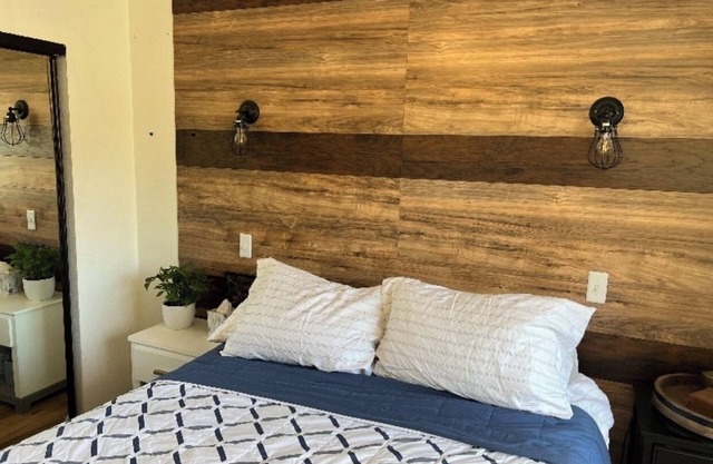 Cozy 2-bedroom condo in charming heart of San Diego close to everything!