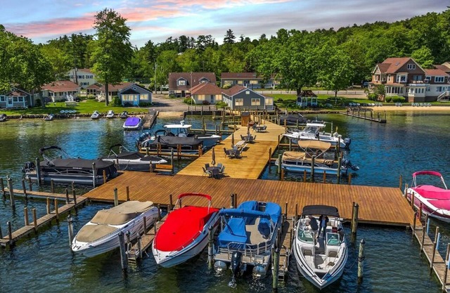 Cozy 2-bedroom condo in welcoming Gilford with AC