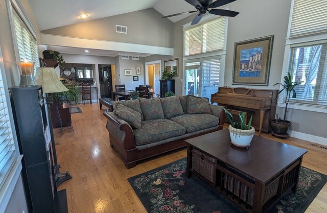 Cozy 2-bedroom condo with WiFi, AC in welcoming Centennial