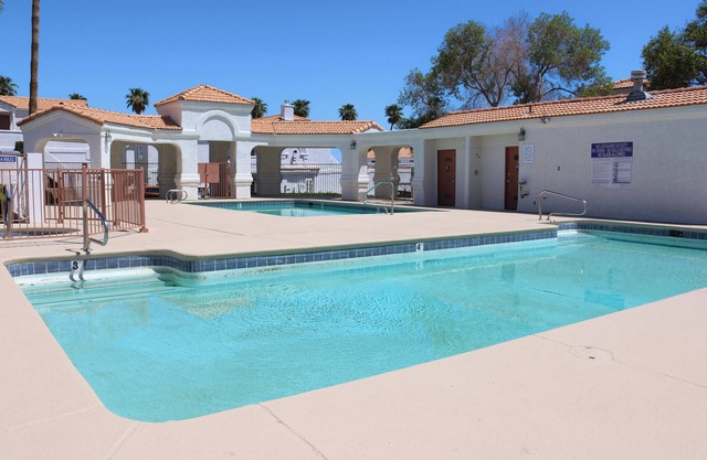 Cozy 2-bedroom condo! Your home away from home in Sunny Las Vegas! 🌞