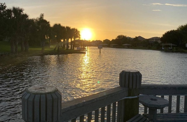 Cozy 2-bedroom condo in lovely Palm Coast with WiFi, AC, fitness room